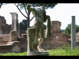 03133 ostia - regio i - insula xii - foro della statua eroica (i,xii,2) - decumanus maximus - statua eroica.jpg